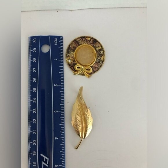 Bundle gold tone meshed hat and leaf brooch - Picture 7 of 7